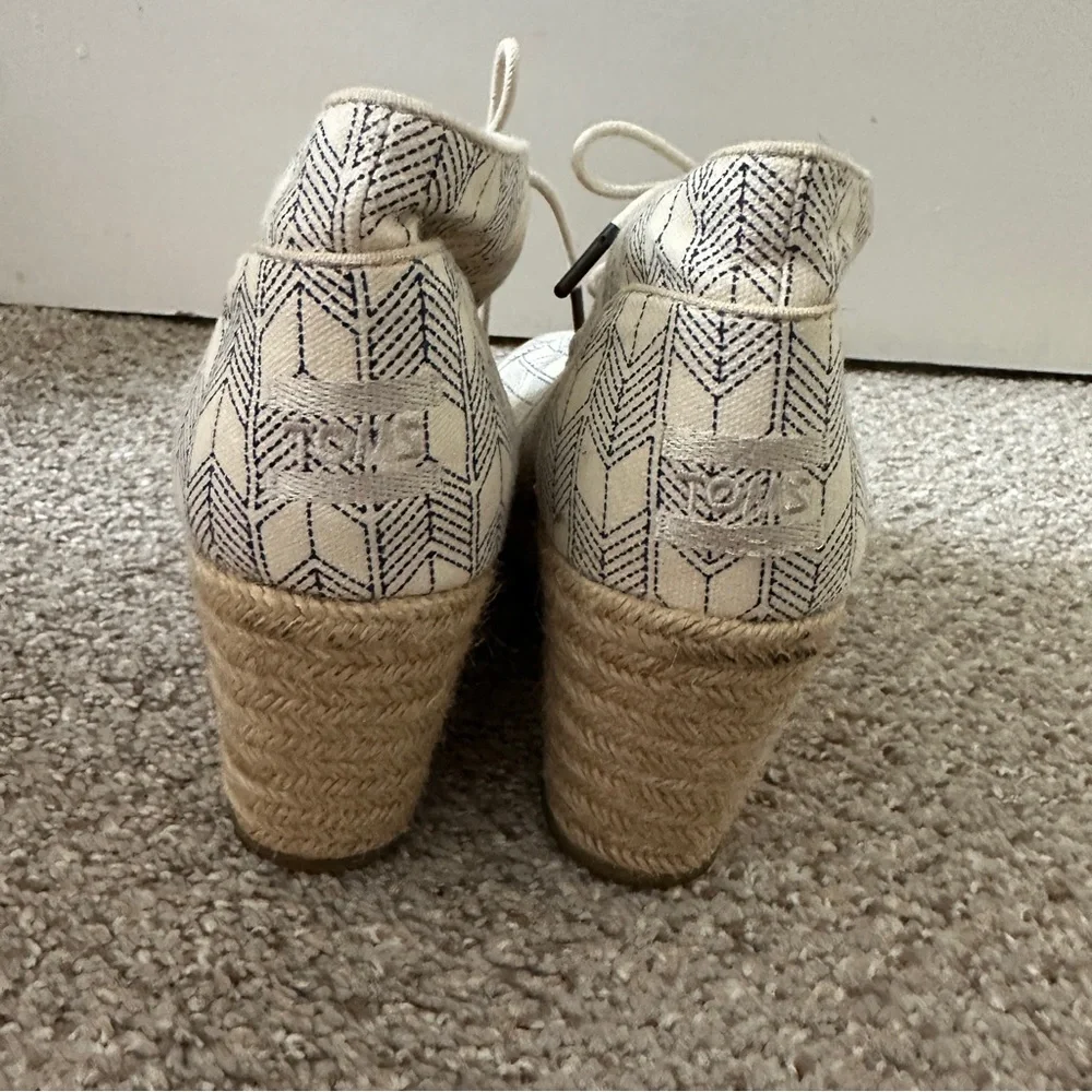 TOMS Desert Chevron Cream Blue Espadrilles Lace-Up Ankle Wedges Women’s Size 9